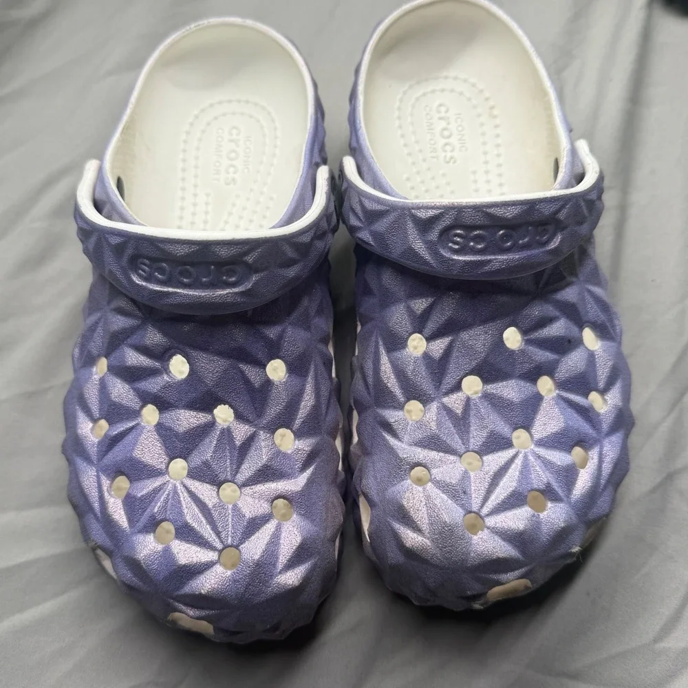 Crocs Kids Classic Geometric Clog Size J2 Metallic Lavender Purple Shoes 209594